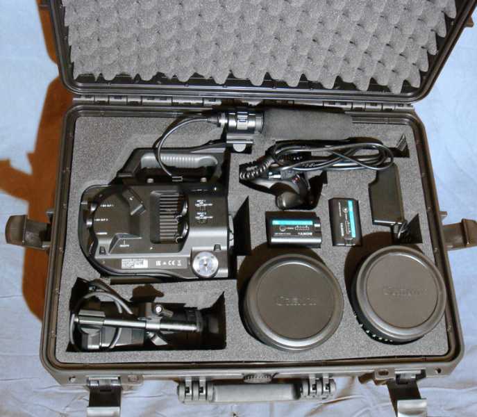 PRC PXW-FS5, Hartschalenkoffer mit gefrästem Innenleben